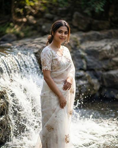 PURE SOFT FANDY SATTIN SILK FABRIC ON BEAUTIFUL HAND WORK WITH CUT WORK AARKO BORDER IN SAREE